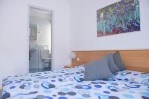 Rúm í herbergi á Garni Moderno