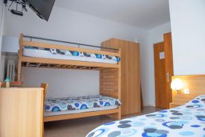Rúm í herbergi á Garni Moderno