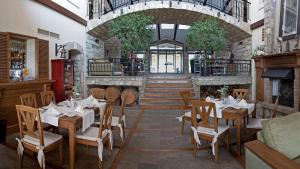 En restaurant eller et andet spisested på Вила Бел Тауър - Villa Bell Tower