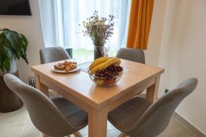 Jídlo v apartmánu nebo okolí + 9 fotografií