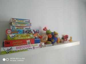 a shelf with a stack of books and toys at Apartamento DH in Zamora