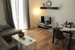 A television and/or entertainment centre at Jordi apartment