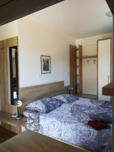 Villa Marse房間的床