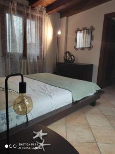 Кровать или кровати в номере Secret Garden Mandello