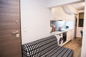 A kitchen or kitchenette at NEW stylish comfortable basement loft-like apartment