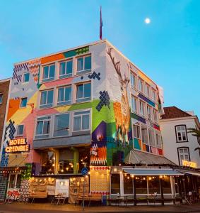 a building with a painting of a giraffe on it at Hotel Credible in Nijmegen