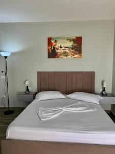 Postel nebo postele na pokoji v ubytování Julius Hotel