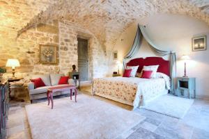 
A bed or beds in a room at La Bastide du Tinal
