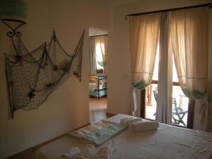 A bed or beds in a room at Mare & Mirice - Case Appartamenti Vacanza