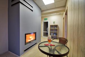 a dining room with a table and a television at Aparthotel Globus - bezkontaktowa obsługa in Łódź