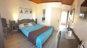 a bedroom with a bed and a desk at Les Jardins du Forez in Montrond-les-Bains