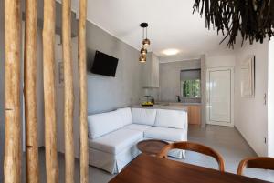 TV a/nebo společenská místnost v ubytování Elisa Seaside Luxury Suite