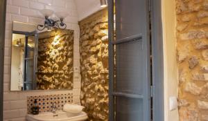 A bathroom at Casa Arco de la Pastora Még 28 kép
