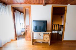 TV a/nebo společenská místnost v ubytování Casiña de Meyre