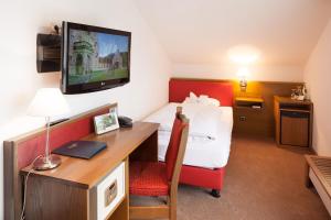 TV a/nebo společenská místnost v ubytování Hotel Hachinger Hof