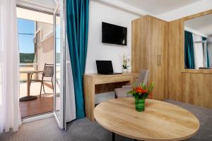 TV a/nebo společenská místnost v ubytování Hotel Porat