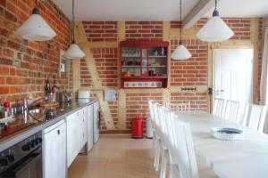 a kitchen with a brick wall and a table and chairs at Schrot-Kontor in Tangermünde