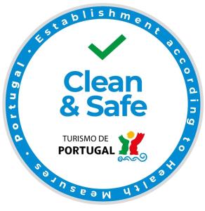 a blue clean and safe logo at Hotel Torres Novas in Torres Novas