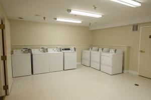 Φωτογραφία από το άλμπουμ του Smart Suites on the Hill σε South Burlington