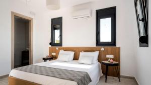 Postel nebo postele na pokoji v ubytování Kiotari Akti Beachfront Villas + 21 fotografií