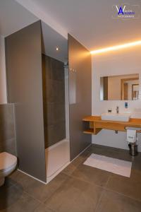 Koupelna v ubytování Gästehaus Weitblick + 37 fotografií