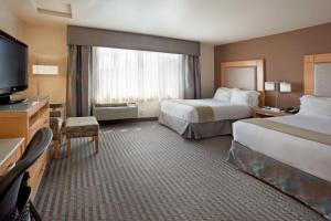 Postel nebo postele na pokoji v ubytování Holiday Inn Express Monterey - Cannery Row by IHG + 36 fotografií