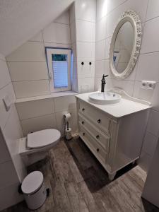 A bathroom at Sommerhaus Seidel - mit kostenlosem Parkplatz -