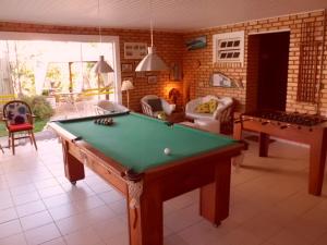Τραπέζι μπιλιάρδου στο Recanto dos Bambus Pousada