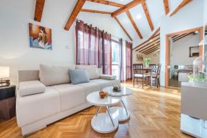 Posedenie v ubytovaní Beach Lapad Apartment Villa Tolja
