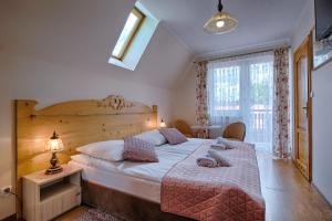 Кровать или кровати в номере Pensjonat Dawidek