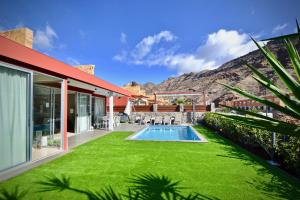 Foto dalla galleria di Villa Katarina in beautiful Tauro with private heated swimming pool a Taurito