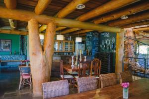 a dining room with a table and chairs at Curucaca Hotel Brasil in Bom Retiro