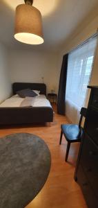 Uma cama ou camas num quarto em Gasthaus zum Ochsen