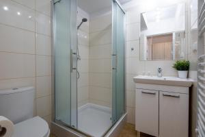Kúpeľňa v ubytovaní PIWNICZKA - Pokoje Zakopane Centrum + 15 fotografií