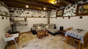 a living room with a couch and a table at Cho Almeida in Vega de San Mateo