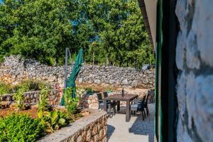 Vonkajšia záhrada v ubytovaní Stone Villa Rafael