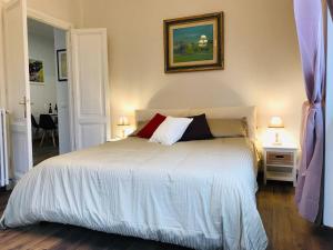 Ένα ή περισσότερα κρεβάτια σε δωμάτιο στο SAN GIOVANNI APARTMENT 80 MQ +57 φωτογραφίες