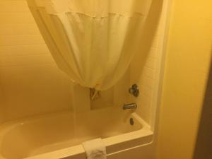 Bilik mandi di Days Inn by Wyndham Las Vegas +7 gambar