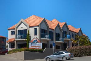 a building with a car parked in front of it at Panorama Motor Lodge in Timaru