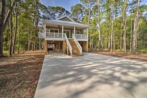 Gallery image of Quiet Fishermans House with Hot Tub and Tropical Bar! in Dauphin Island