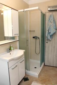 Et badeværelse på Nice Apartment Near The Sea ES3