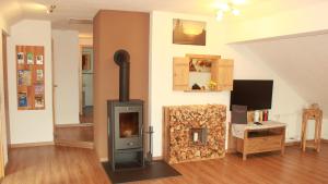 TV a/nebo společenská místnost v ubytování AllgäuBlick - Die Ferienwohnung