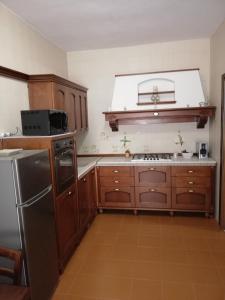 A kitchen or kitchenette at La suite di Empedocle
