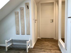 a hallway with a bench and two doors at Ferienwohnung Böverdün in Sankt Peter-Ording