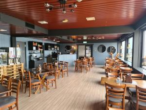 Lounge nebo bar v ubytování Vardø Hotel