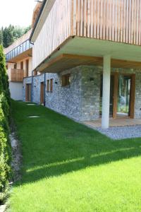 A garden outside Appartement Hauser