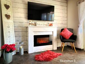 Et tv og/eller underholdning på Ferienwohnungen im Strandhus