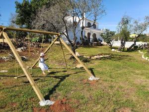 a little girl is playing on a swing at Hakuna matata in Benagil