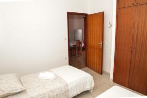 Postel nebo postele na pokoji v ubytování Apartments Lonić