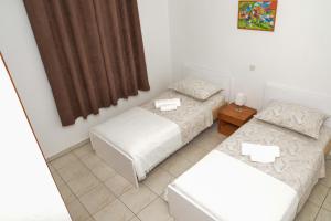 Postel nebo postele na pokoji v ubytování Apartments Lonić